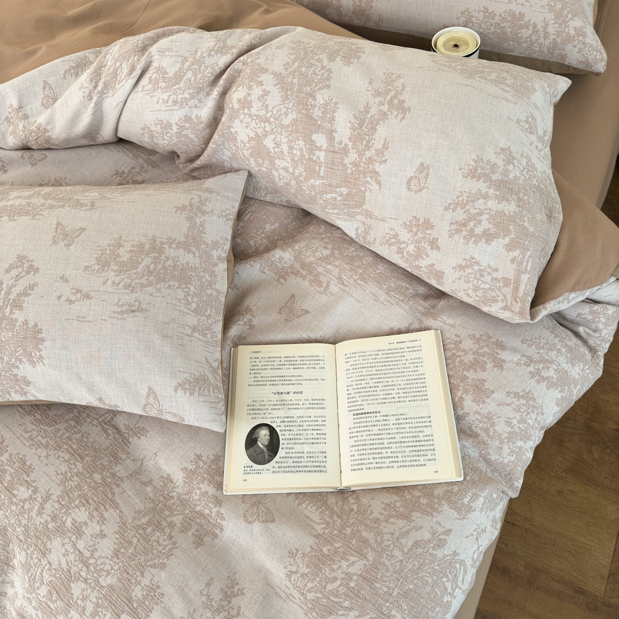 91家纺网 家纺一手货源 找家纺 小叮当家纺仓储工厂店 (买家秀 爆款花型 不断货)2025新款A类全棉纯棉加厚磨毛双层纱色织提花四件套 蝶舞驼