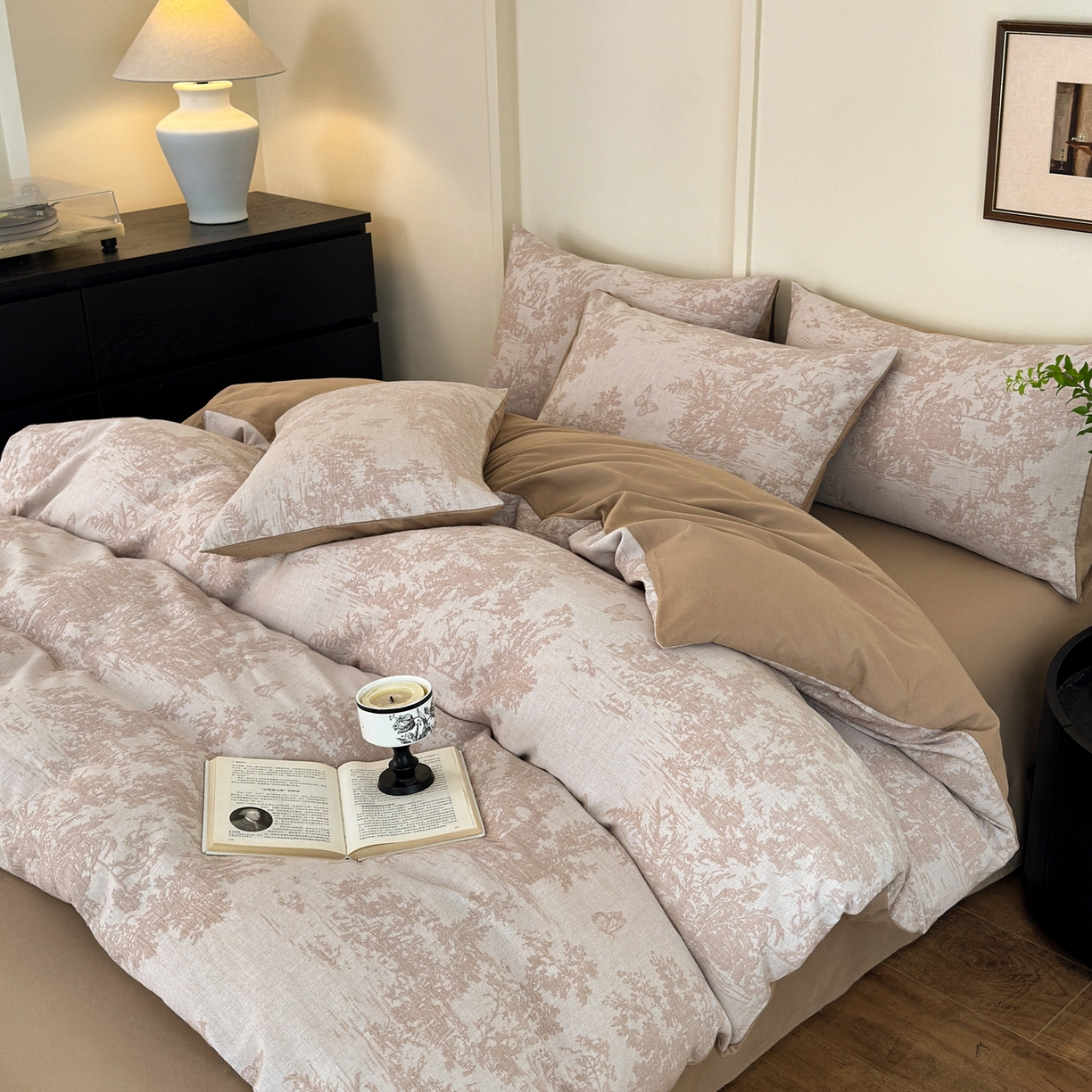 91家纺网 家纺一手货源 找家纺 小叮当家纺仓储工厂店 (买家秀 爆款花型 不断货)2025新款A类全棉纯棉加厚磨毛双层纱色织提花四件套 蝶舞驼