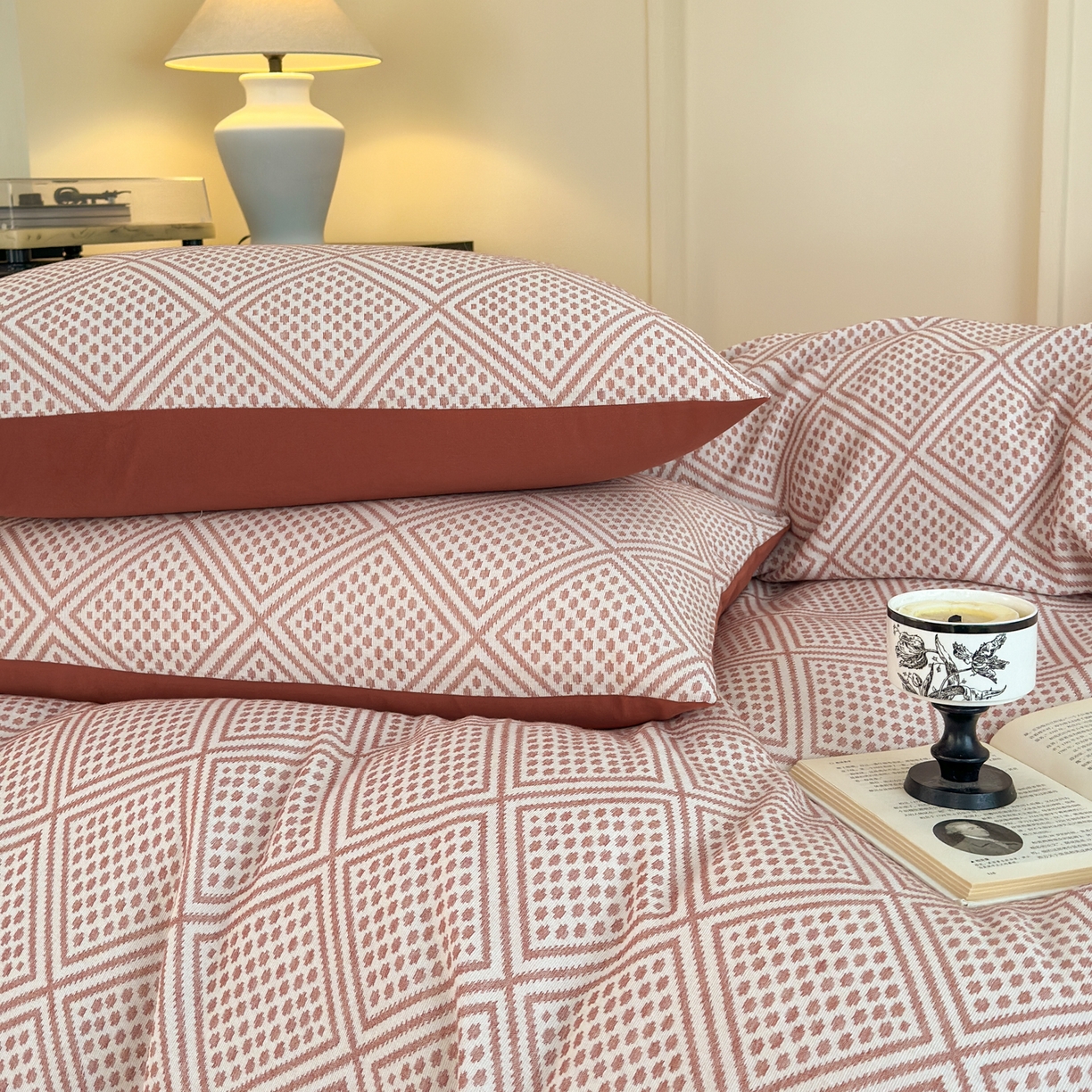 91家纺网 家纺一手货源 找家纺 小叮当家纺仓储工厂店 (买家秀 爆款花型 不断货)2025新款A类全棉纯棉加厚磨毛双层纱色织提花四件套 格心桔咖