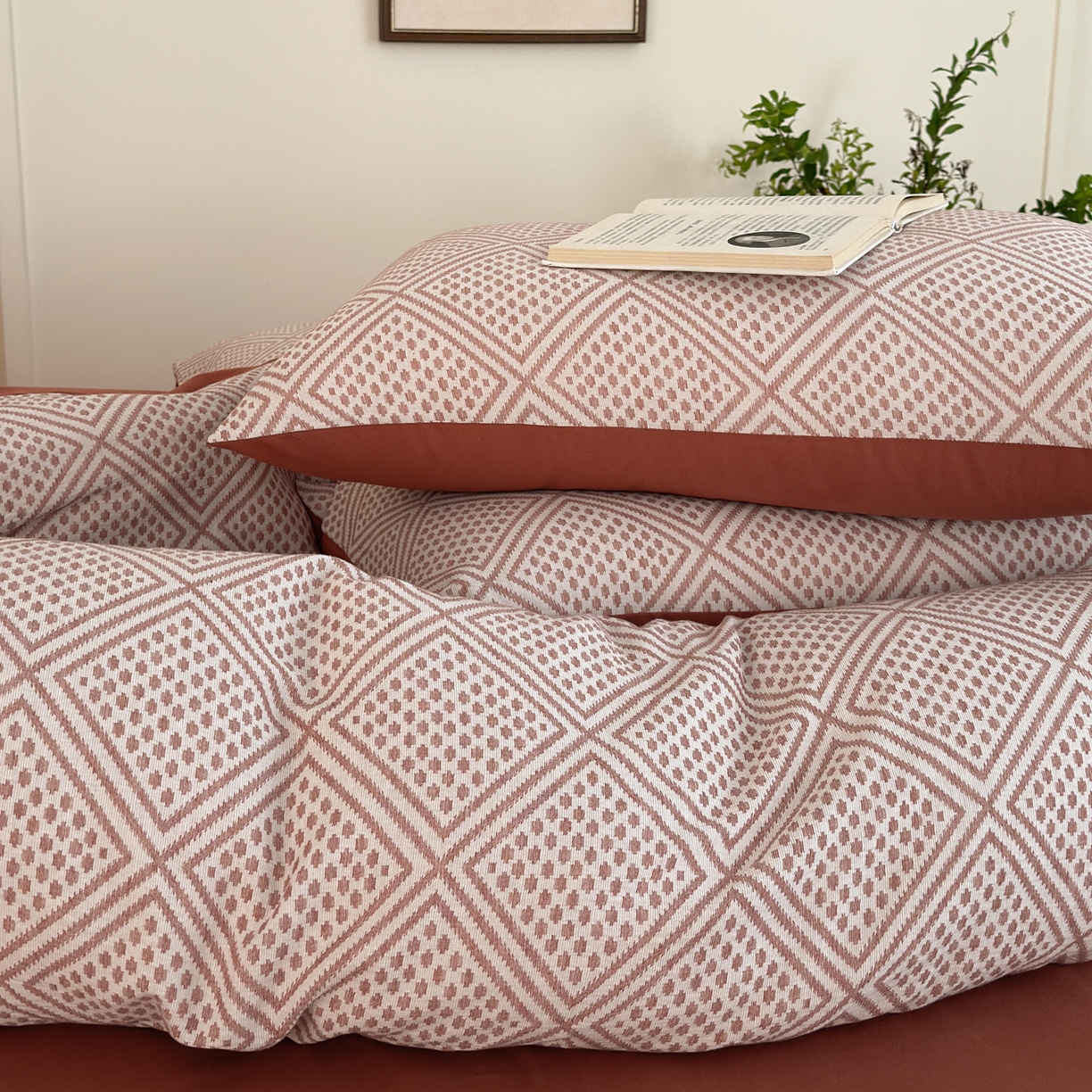 91家纺网 家纺一手货源 找家纺 小叮当家纺仓储工厂店 (买家秀 爆款花型 不断货)2025新款A类全棉纯棉加厚磨毛双层纱色织提花四件套 格心桔咖