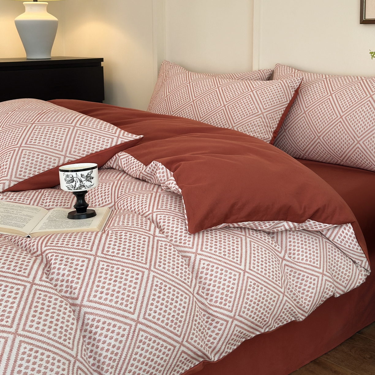 91家纺网 家纺一手货源 找家纺 小叮当家纺仓储工厂店 (买家秀 爆款花型 不断货)2025新款A类全棉纯棉加厚磨毛双层纱色织提花四件套 格心桔咖