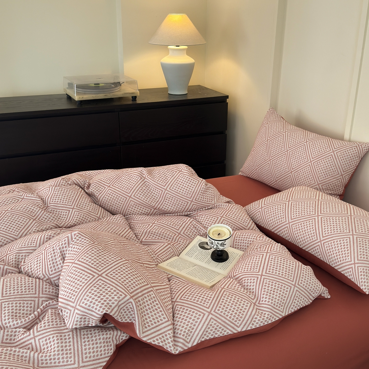 91家纺网 家纺一手货源 找家纺 小叮当家纺仓储工厂店 (买家秀 爆款花型 不断货)2025新款A类全棉纯棉加厚磨毛双层纱色织提花四件套 格心桔咖