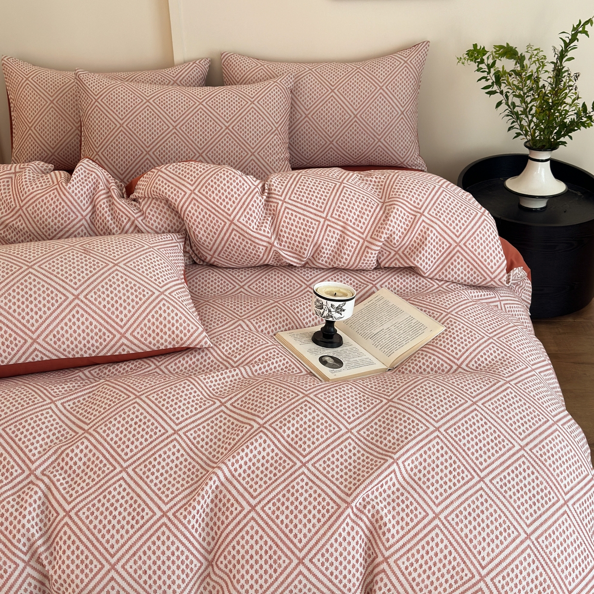 91家纺网 家纺一手货源 找家纺 小叮当家纺仓储工厂店 (买家秀 爆款花型 不断货)2025新款A类全棉纯棉加厚磨毛双层纱色织提花四件套 格心桔咖