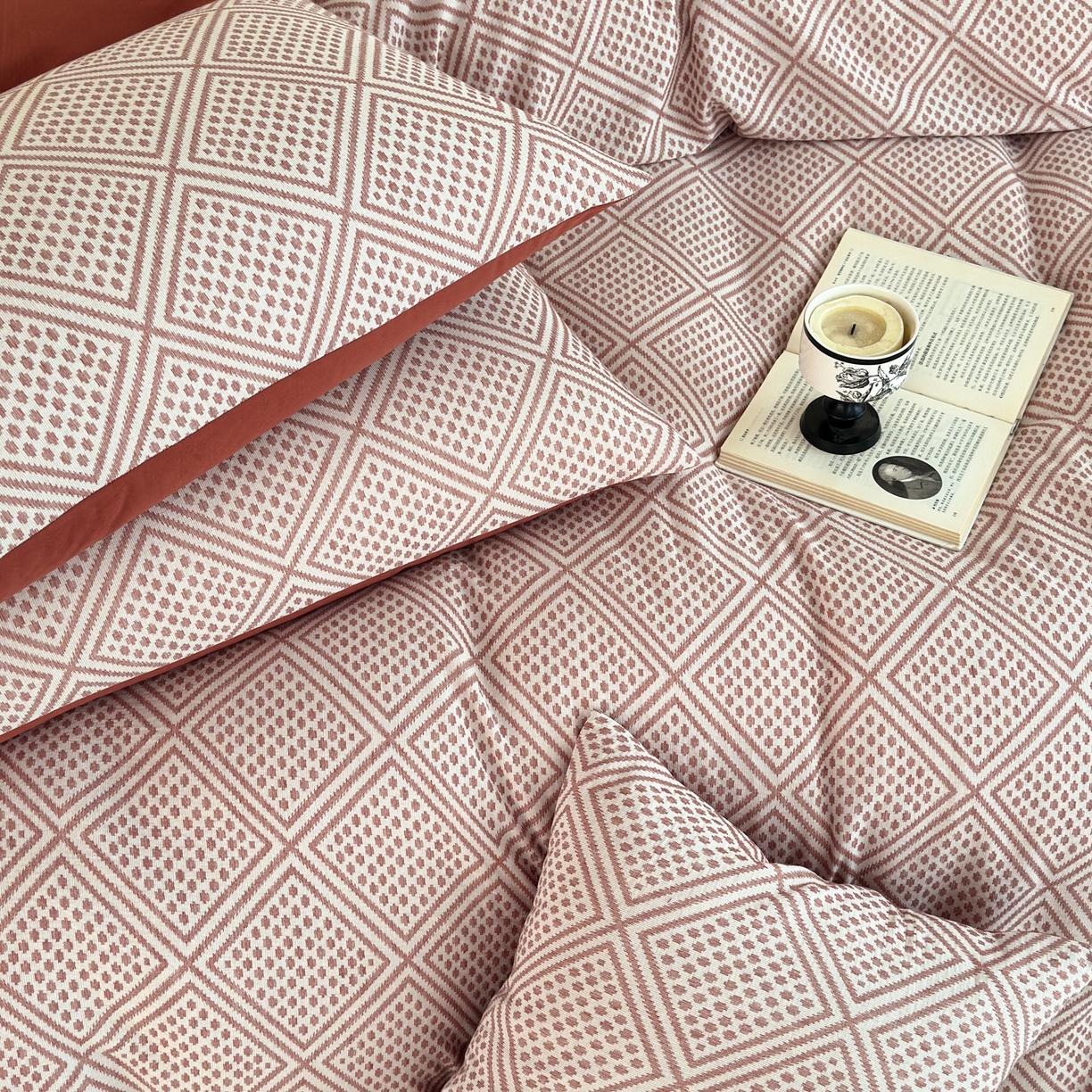 91家纺网 家纺一手货源 找家纺 小叮当家纺仓储工厂店 (买家秀 爆款花型 不断货)2025新款A类全棉纯棉加厚磨毛双层纱色织提花四件套 格心桔咖