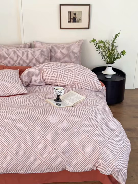 91家纺网 家纺一手货源 找家纺 小叮当家纺仓储工厂店 (买家秀 爆款花型 不断货)2025新款A类全棉纯棉加厚磨毛双层纱色织提花四件套 格心桔咖