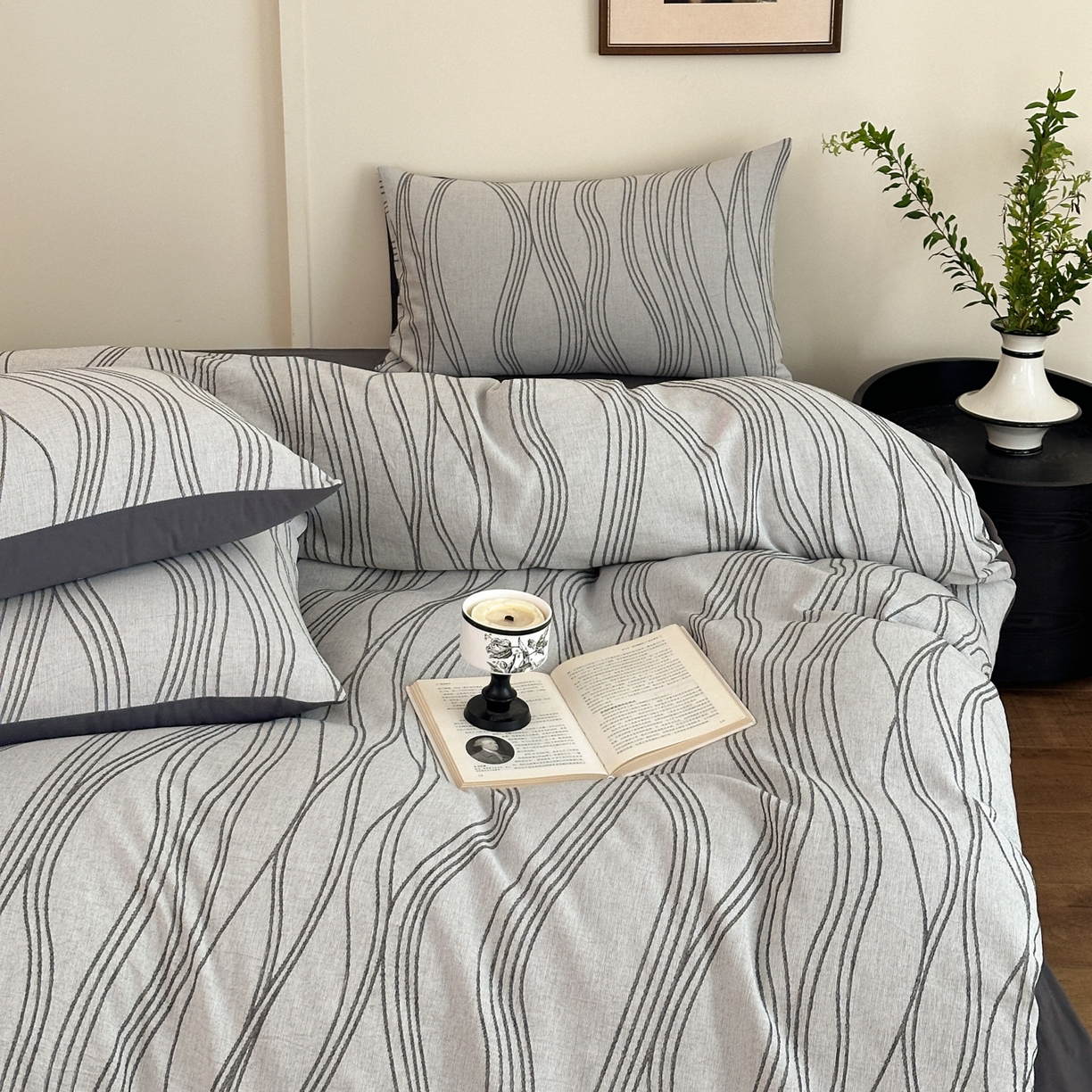 91家纺网 家纺一手货源 找家纺 小叮当家纺仓储工厂店 (买家秀 爆款花型 不断货)2025新款A类全棉纯棉加厚磨毛双层纱色织提花四件套 流年灰