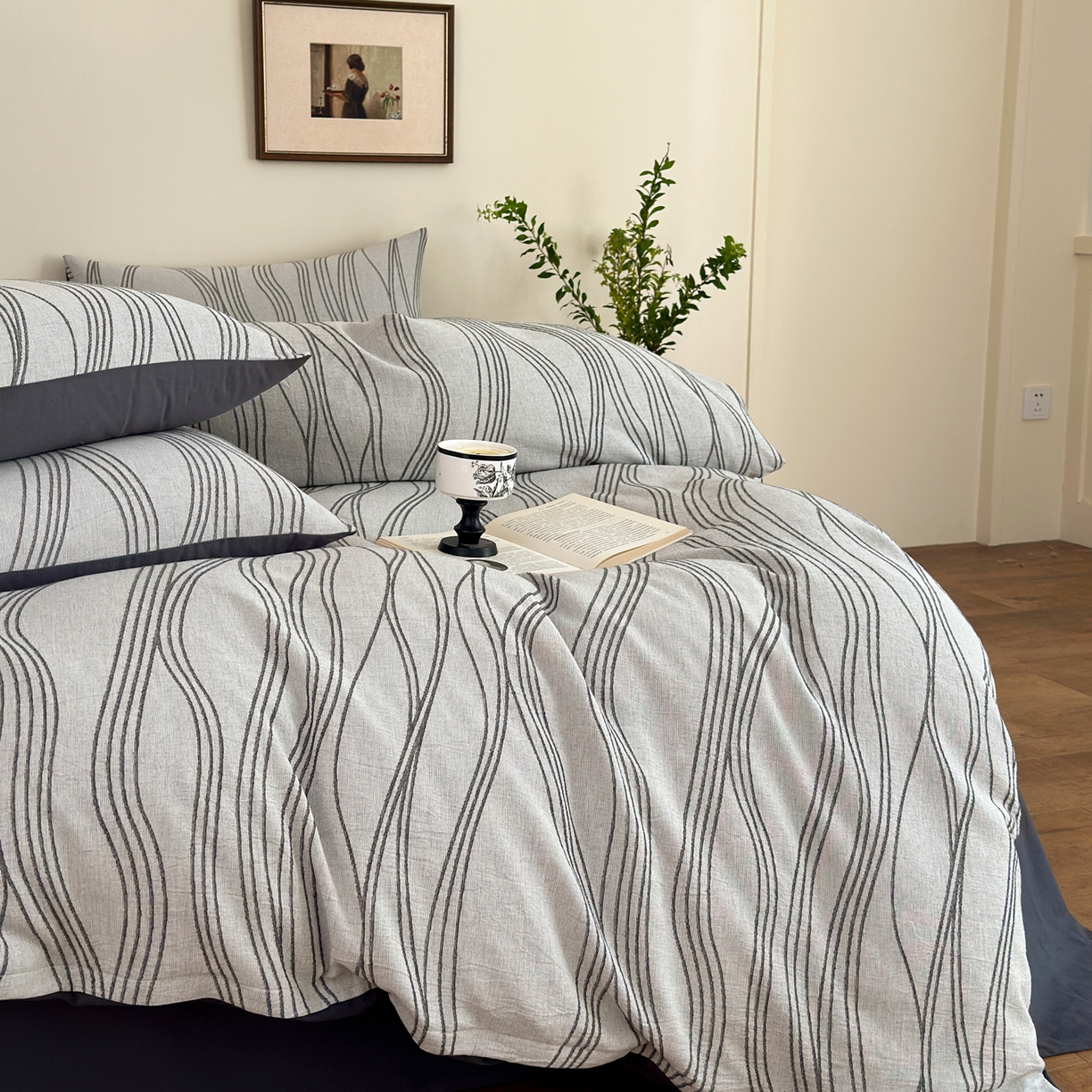 91家纺网 家纺一手货源 找家纺 小叮当家纺仓储工厂店 (买家秀 爆款花型 不断货)2025新款A类全棉纯棉加厚磨毛双层纱色织提花四件套 流年灰