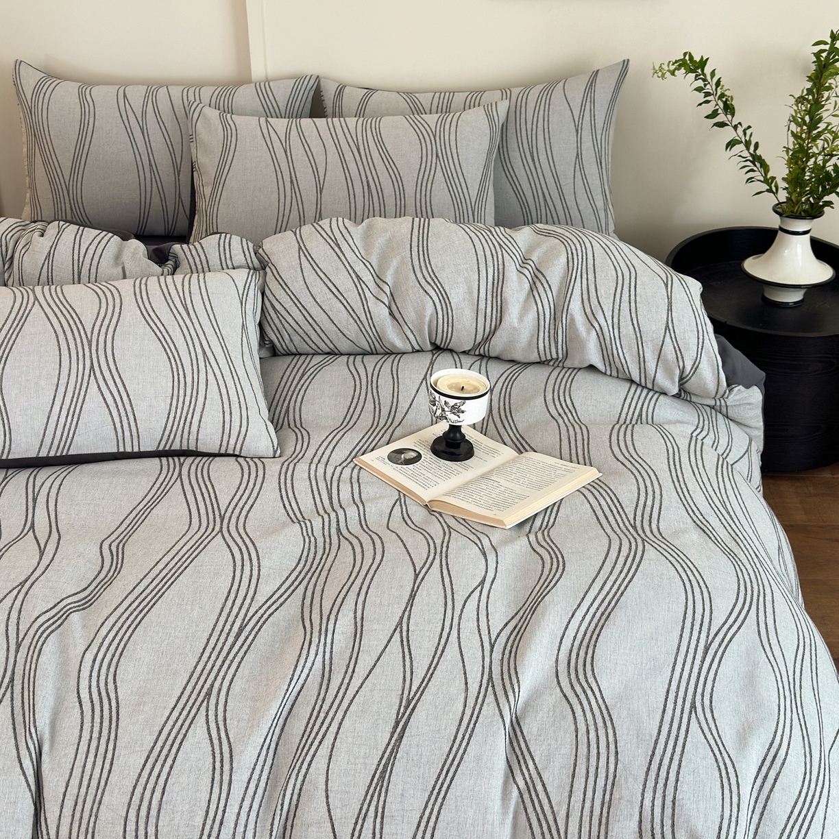 91家纺网 家纺一手货源 找家纺 小叮当家纺仓储工厂店 (买家秀 爆款花型 不断货)2025新款A类全棉纯棉加厚磨毛双层纱色织提花四件套 流年灰