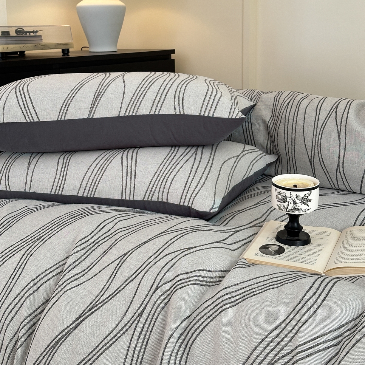 91家纺网 家纺一手货源 找家纺 小叮当家纺仓储工厂店 (买家秀 爆款花型 不断货)2025新款A类全棉纯棉加厚磨毛双层纱色织提花四件套 流年灰