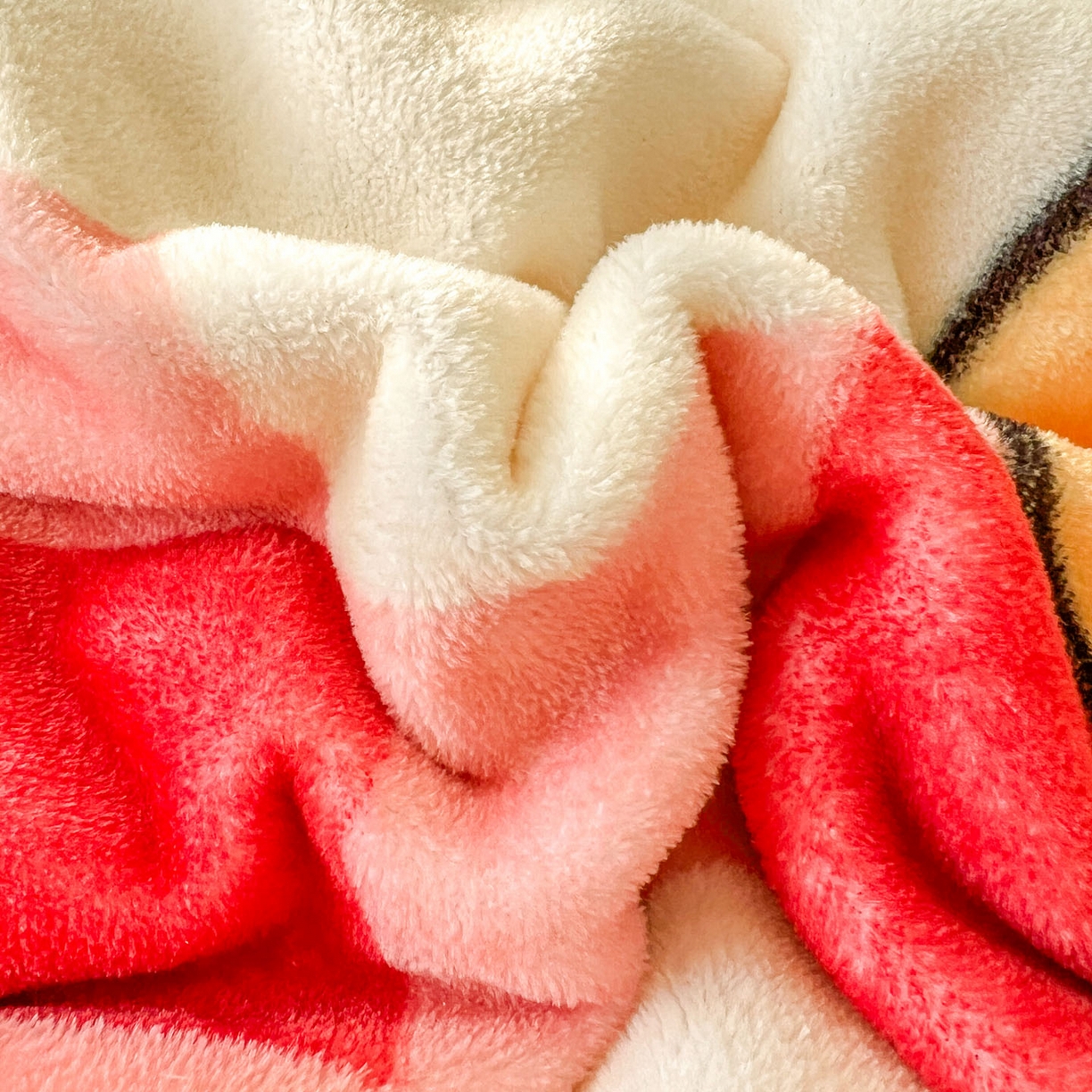 91家纺网 家纺一手货源 找家纺 浩诚 2025新款高克重牛奶绒大版卡通四件套系列 恋恋星河