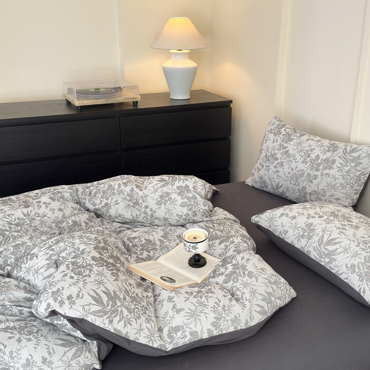 91家纺网 家纺一手货源 找家纺 小叮当家纺仓储工厂店 (买家秀 爆款花型 不断货)2025新款A类全棉纯棉加厚磨毛双层纱色织提花四件套 雪月灰