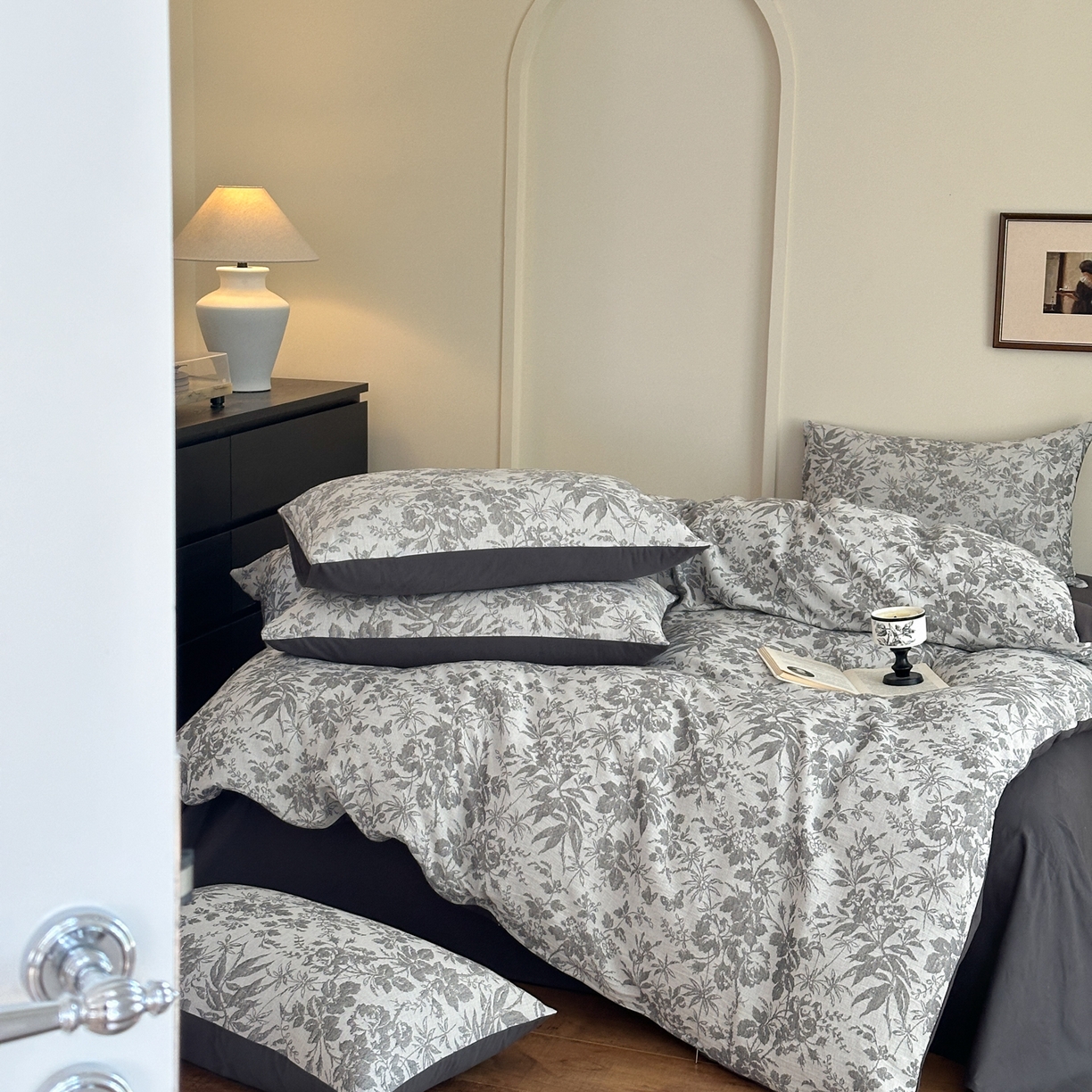 91家纺网 家纺一手货源 找家纺 小叮当家纺仓储工厂店 (买家秀 爆款花型 不断货)2025新款A类全棉纯棉加厚磨毛双层纱色织提花四件套 雪月灰