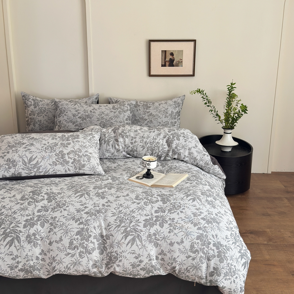 91家纺网 家纺一手货源 找家纺 小叮当家纺仓储工厂店 (买家秀 爆款花型 不断货)2025新款A类全棉纯棉加厚磨毛双层纱色织提花四件套 雪月灰