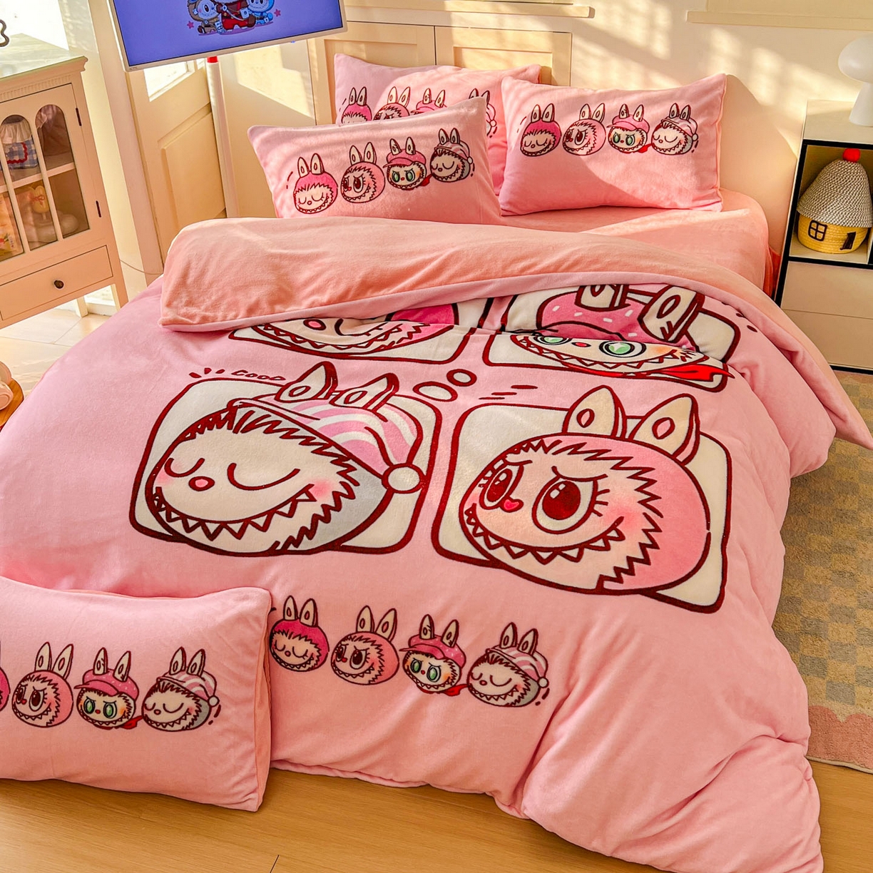 91家纺网 家纺一手货源 找家纺 浩诚 2025新款高克重牛奶绒大版卡通四件套系列 粉色布布