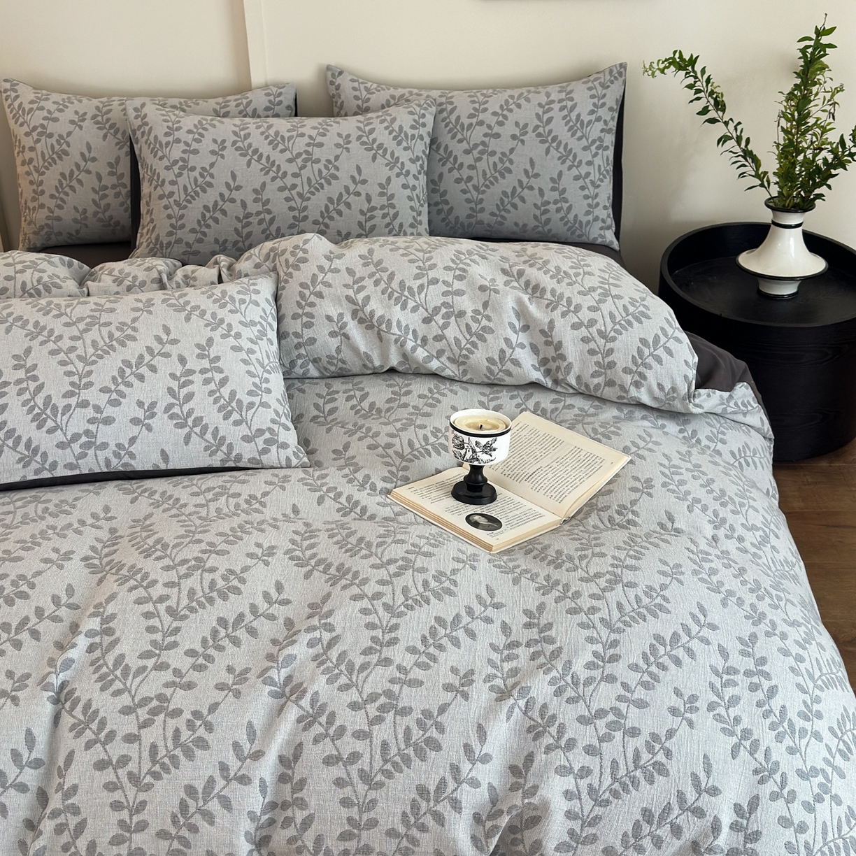 91家纺网 家纺一手货源 找家纺 小叮当家纺仓储工厂店 (买家秀 爆款花型 不断货)2025新款A类全棉纯棉加厚磨毛双层纱色织提花四件套 叶叶情深灰