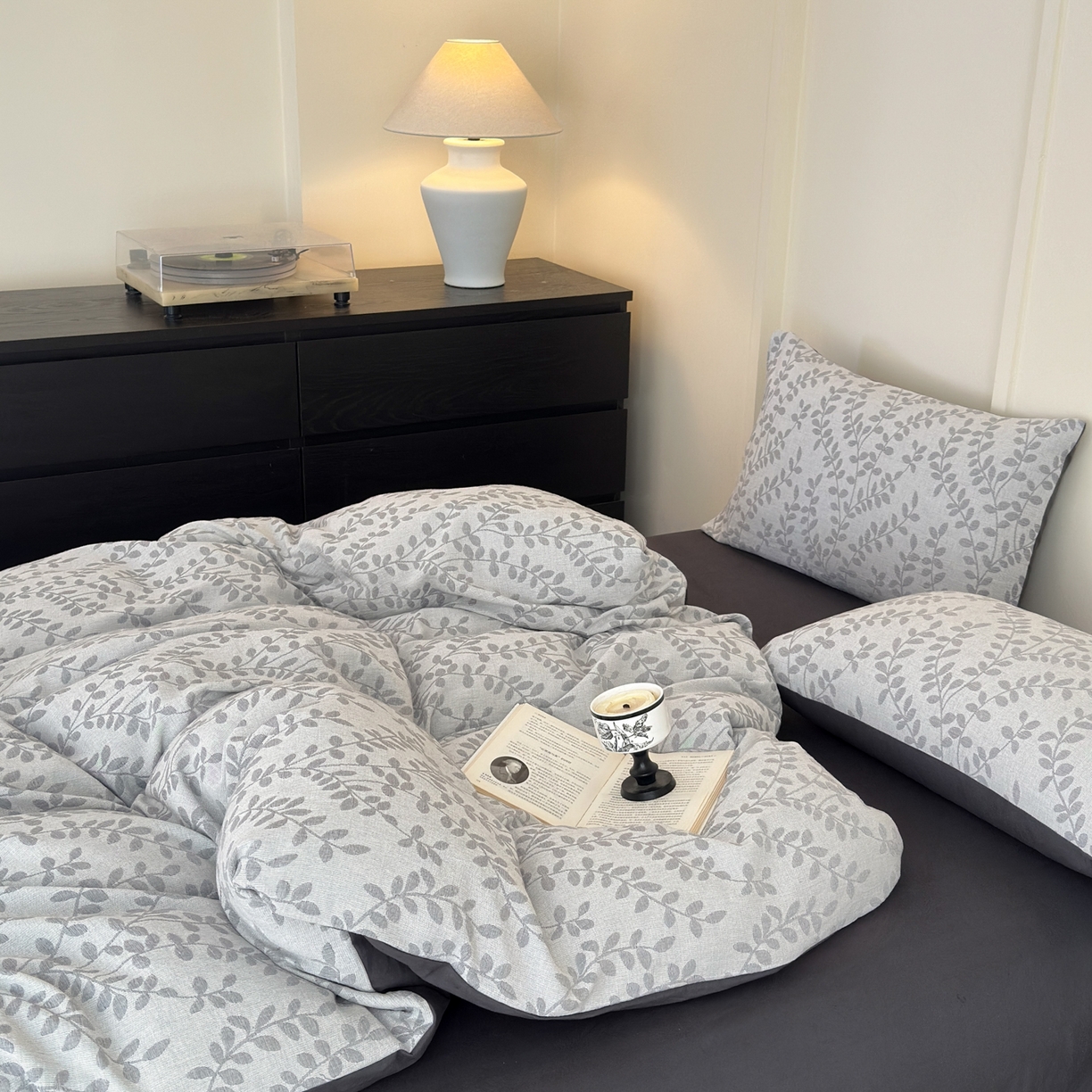 91家纺网 家纺一手货源 找家纺 小叮当家纺仓储工厂店 (买家秀 爆款花型 不断货)2025新款A类全棉纯棉加厚磨毛双层纱色织提花四件套 叶叶情深灰