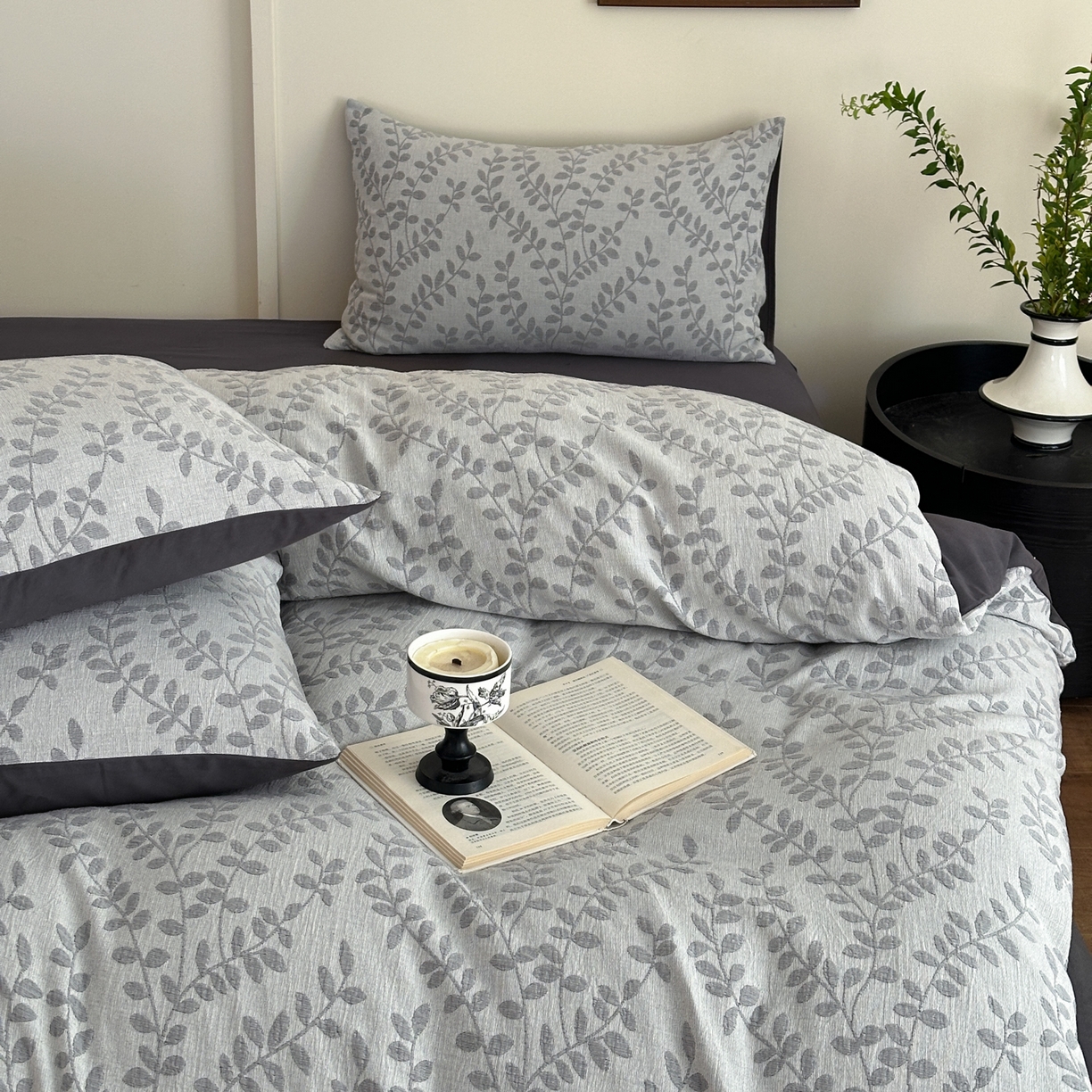 91家纺网 家纺一手货源 找家纺 小叮当家纺仓储工厂店 (买家秀 爆款花型 不断货)2025新款A类全棉纯棉加厚磨毛双层纱色织提花四件套 叶叶情深灰