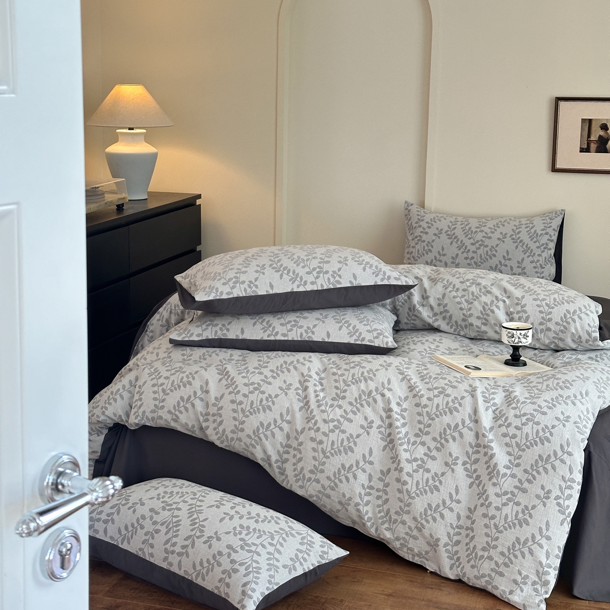 91家纺网 家纺一手货源 找家纺 小叮当家纺仓储工厂店 (买家秀 爆款花型 不断货)2025新款A类全棉纯棉加厚磨毛双层纱色织提花四件套 叶叶情深灰