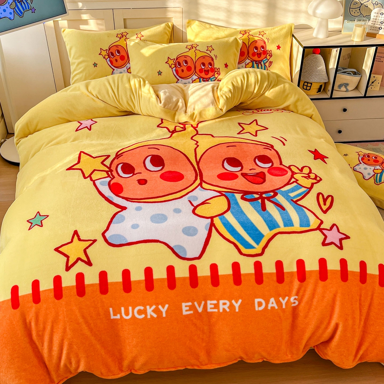 91家纺网 家纺一手货源 找家纺 浩诚 2025新款高克重牛奶绒大版卡通四件套系列 小星仔