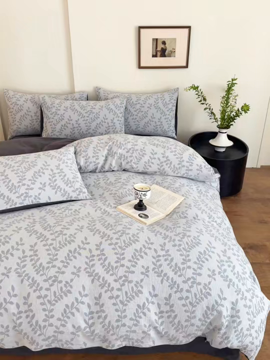 91家纺网 家纺一手货源 找家纺 小叮当家纺仓储工厂店 (买家秀 爆款花型 不断货)2025新款A类全棉纯棉加厚磨毛双层纱色织提花四件套 叶叶情深灰