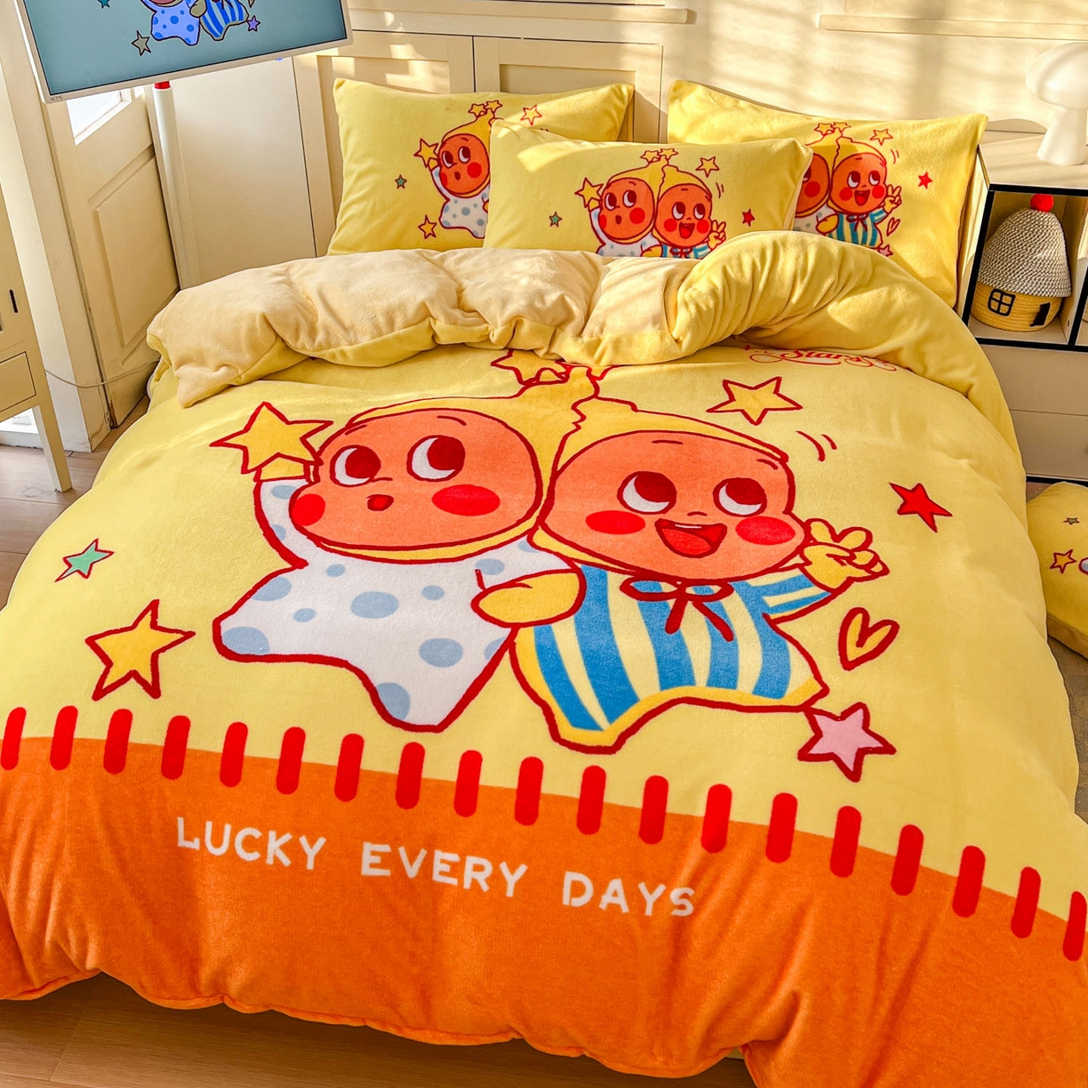 91家纺网 家纺一手货源 找家纺 浩诚 2025新款高克重牛奶绒大版卡通四件套系列 小星仔