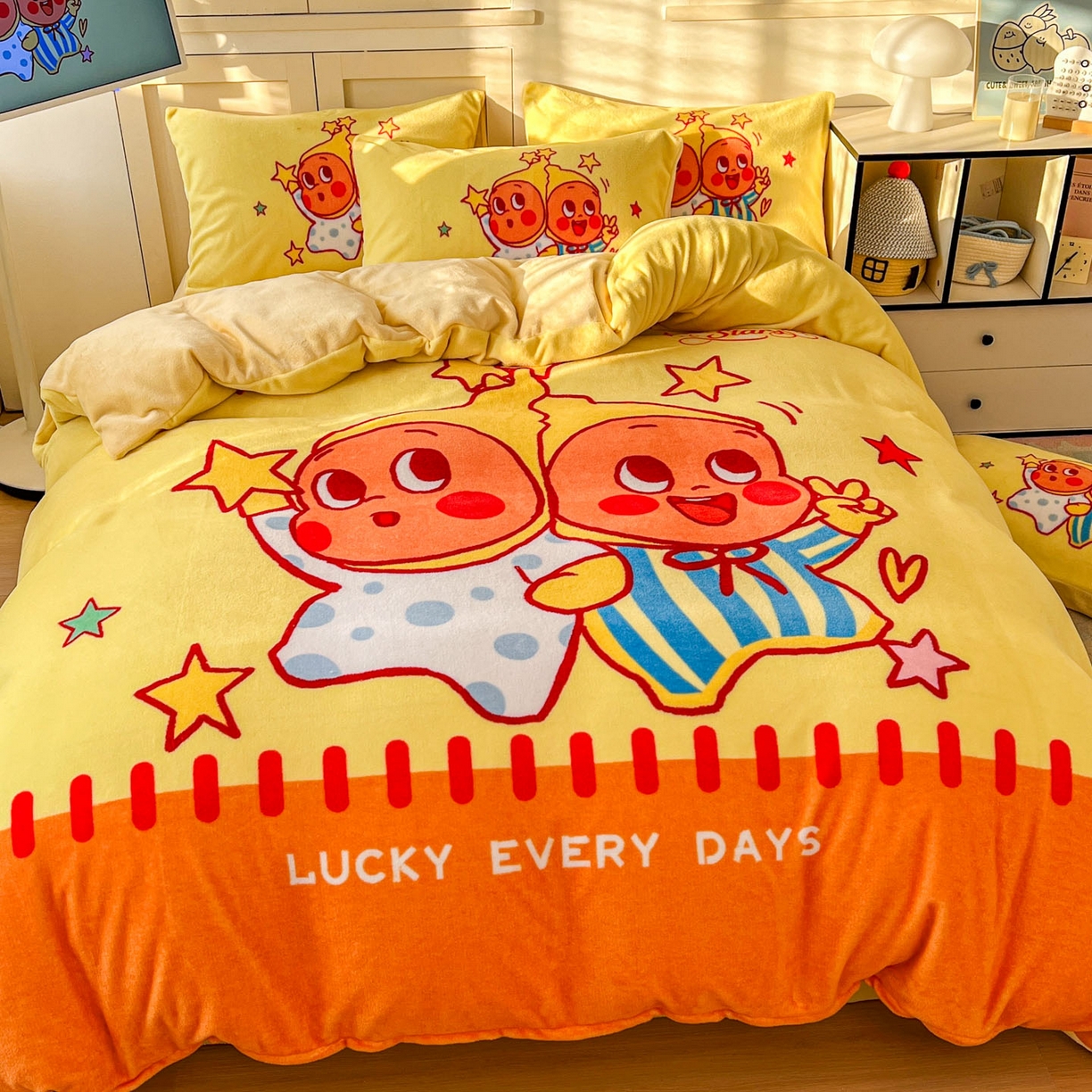 91家纺网 家纺一手货源 找家纺 浩诚 2025新款高克重牛奶绒大版卡通四件套系列 小星仔