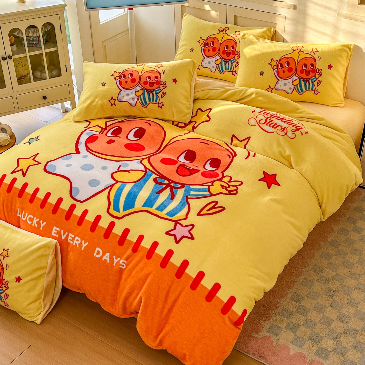 91家纺网 家纺一手货源 找家纺 浩诚 2025新款高克重牛奶绒大版卡通四件套系列 小星仔