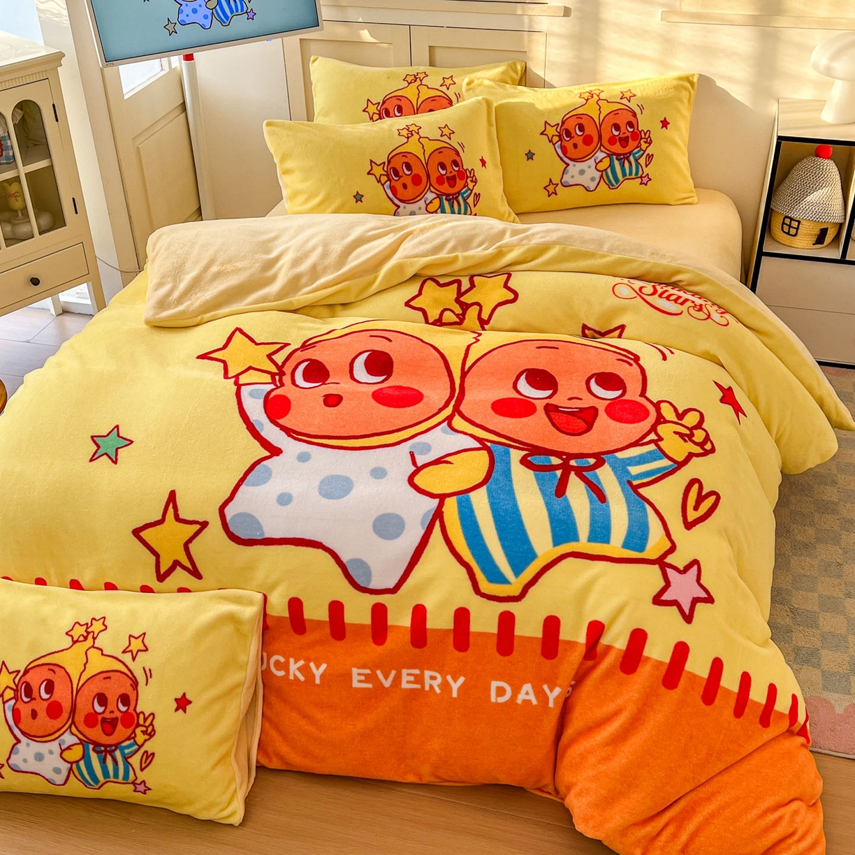 91家纺网 家纺一手货源 找家纺 浩诚 2025新款高克重牛奶绒大版卡通四件套系列 小星仔