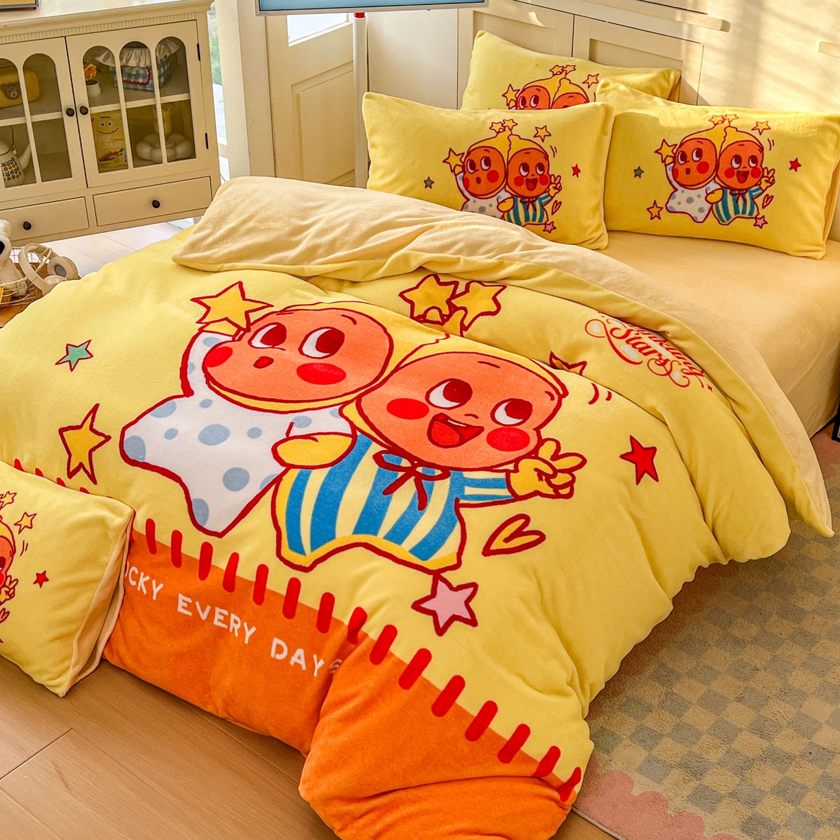 91家纺网 家纺一手货源 找家纺 浩诚 2025新款高克重牛奶绒大版卡通四件套系列 小星仔