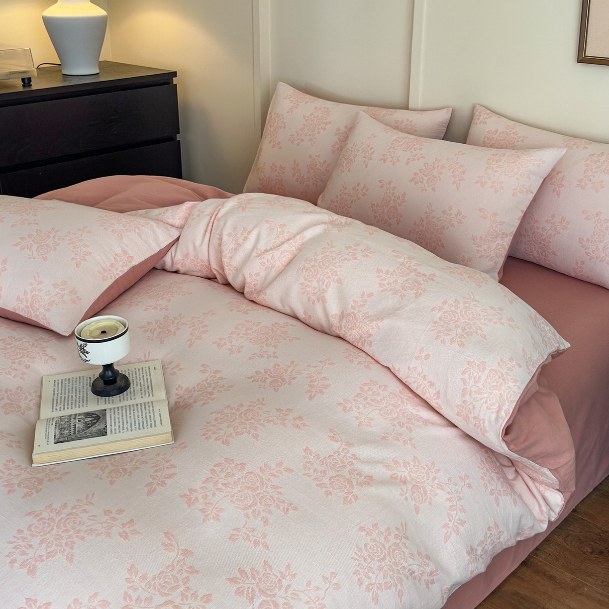 91家纺网 家纺一手货源 找家纺 小叮当家纺仓储工厂店 (买家秀 爆款花型 不断货)2025新款A类全棉纯棉加厚磨毛双层纱色织提花四件套 长夏粉