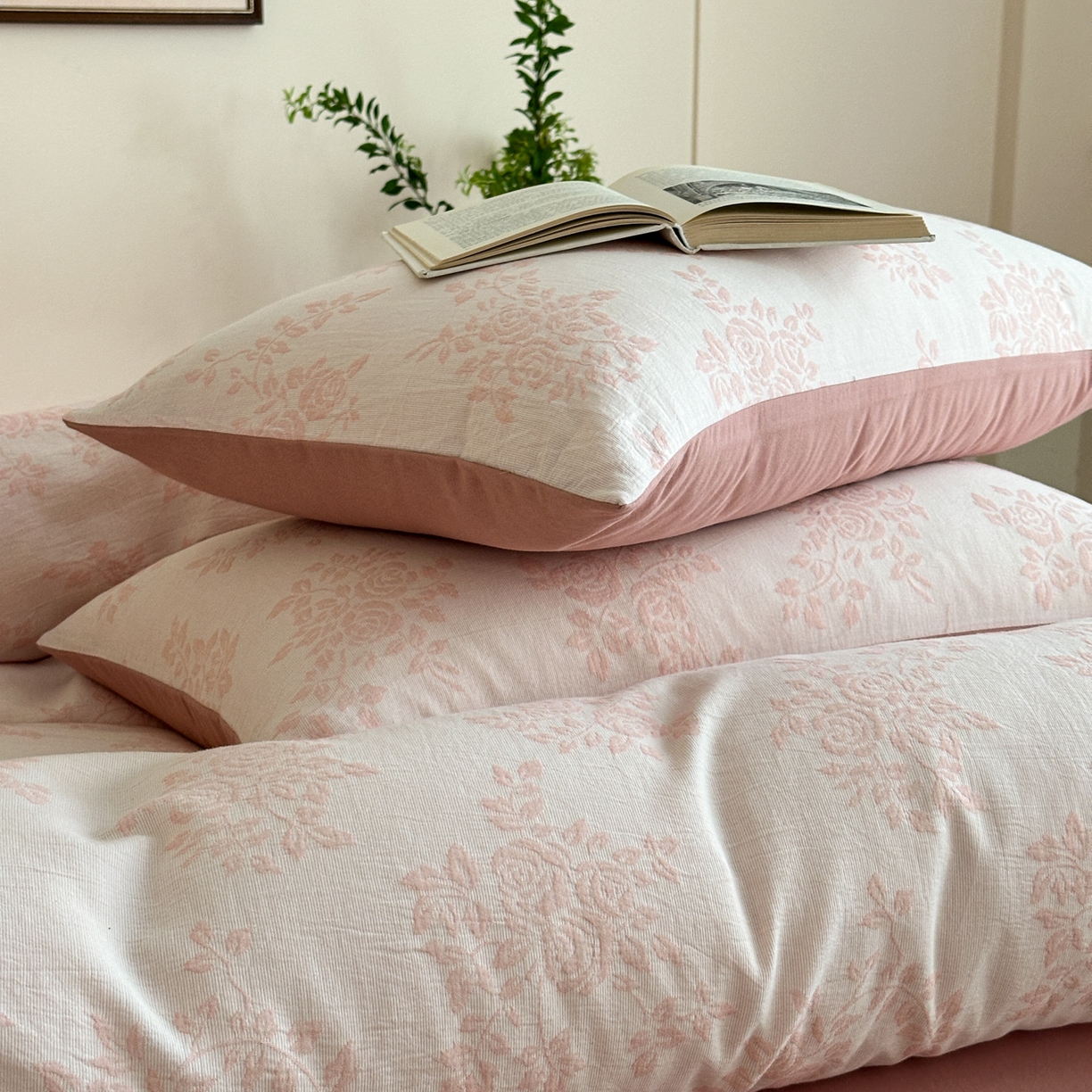 91家纺网 家纺一手货源 找家纺 小叮当家纺仓储工厂店 (买家秀 爆款花型 不断货)2025新款A类全棉纯棉加厚磨毛双层纱色织提花四件套 长夏粉