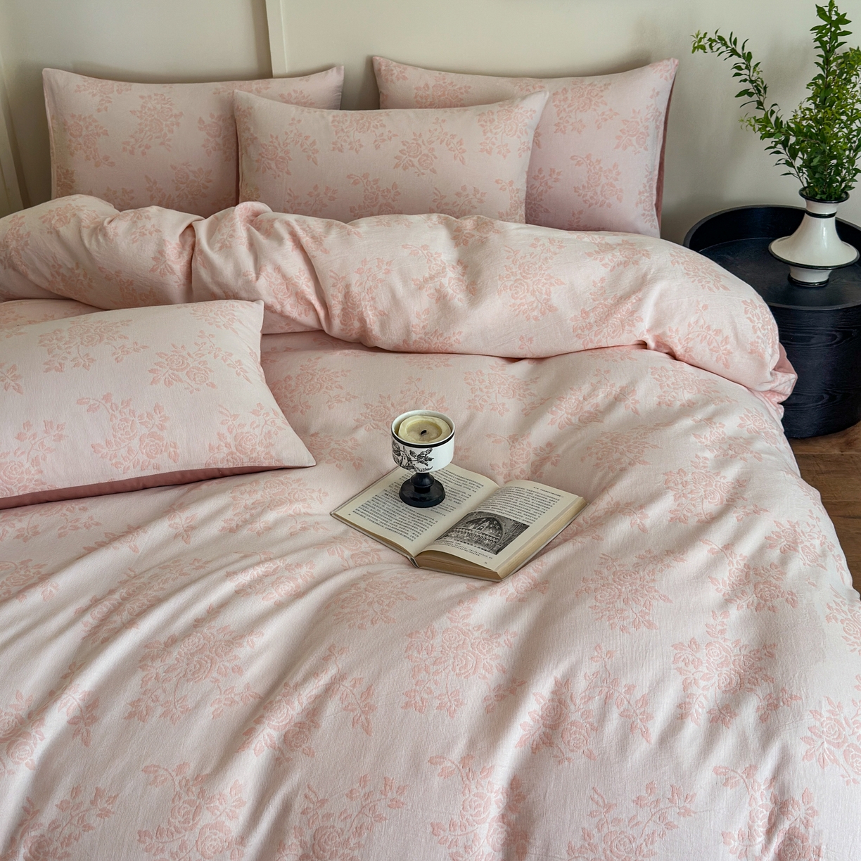 91家纺网 家纺一手货源 找家纺 小叮当家纺仓储工厂店 (买家秀 爆款花型 不断货)2025新款A类全棉纯棉加厚磨毛双层纱色织提花四件套 长夏粉