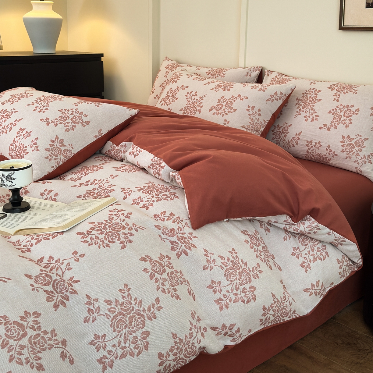 91家纺网 家纺一手货源 找家纺 小叮当家纺仓储工厂店 (买家秀 爆款花型 不断货)2025新款A类全棉纯棉加厚磨毛双层纱色织提花四件套 长夏桔咖