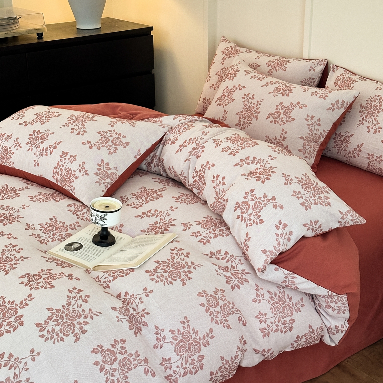 91家纺网 家纺一手货源 找家纺 小叮当家纺仓储工厂店 (买家秀 爆款花型 不断货)2025新款A类全棉纯棉加厚磨毛双层纱色织提花四件套 长夏桔咖