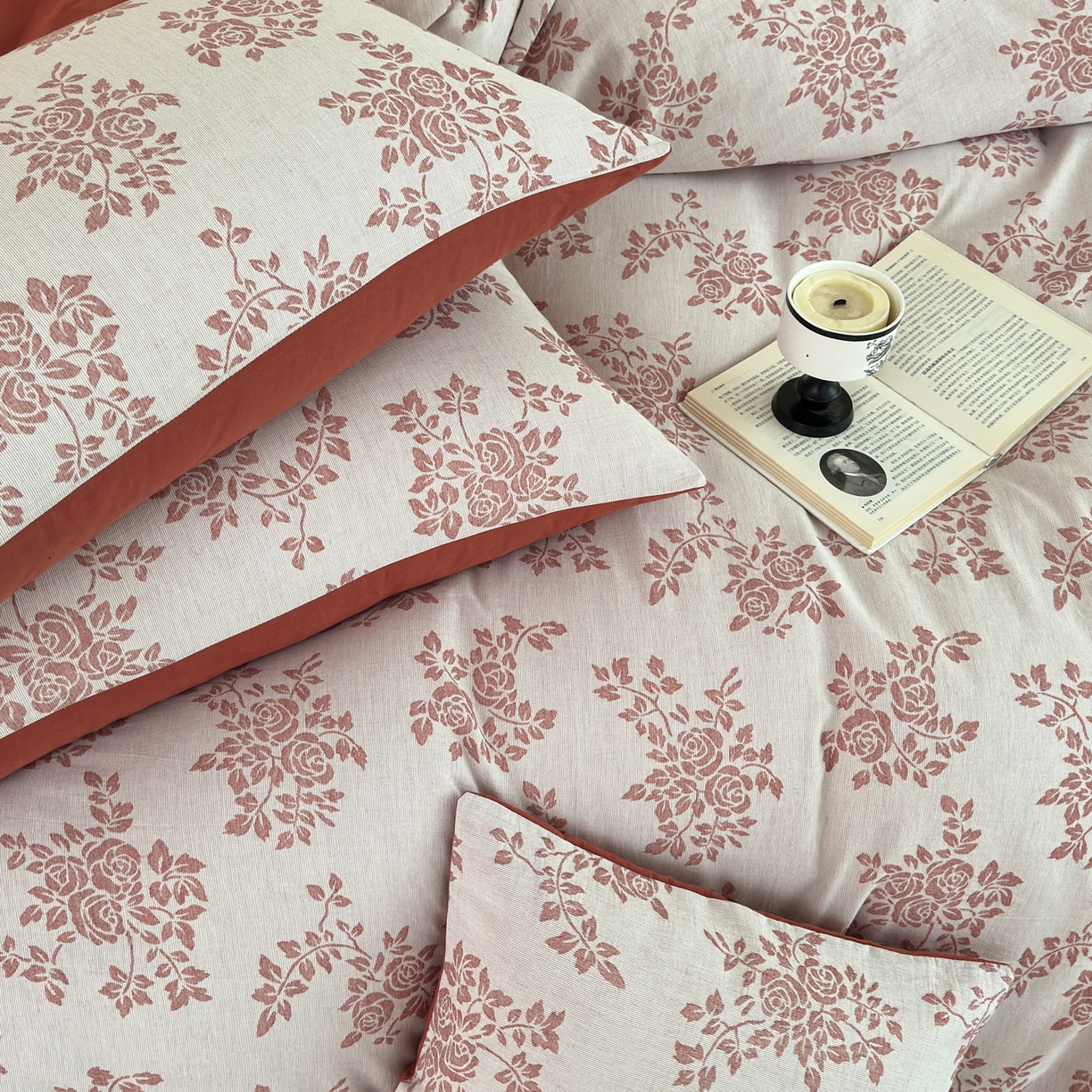 91家纺网 家纺一手货源 找家纺 小叮当家纺仓储工厂店 (买家秀 爆款花型 不断货)2025新款A类全棉纯棉加厚磨毛双层纱色织提花四件套 长夏桔咖