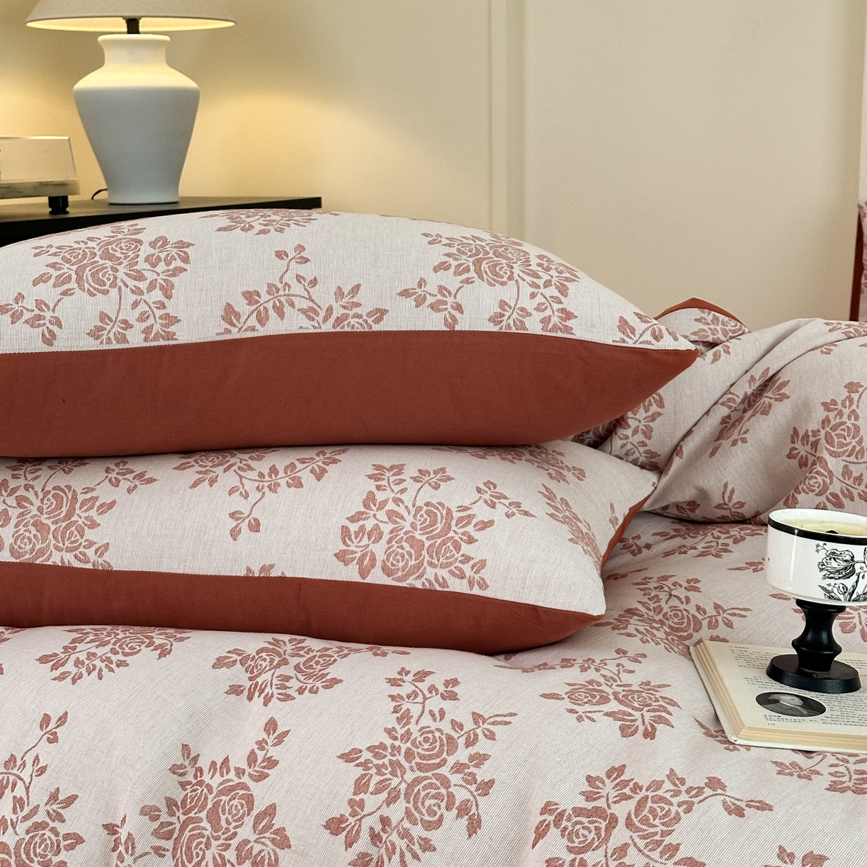 91家纺网 家纺一手货源 找家纺 小叮当家纺仓储工厂店 (买家秀 爆款花型 不断货)2025新款A类全棉纯棉加厚磨毛双层纱色织提花四件套 长夏桔咖