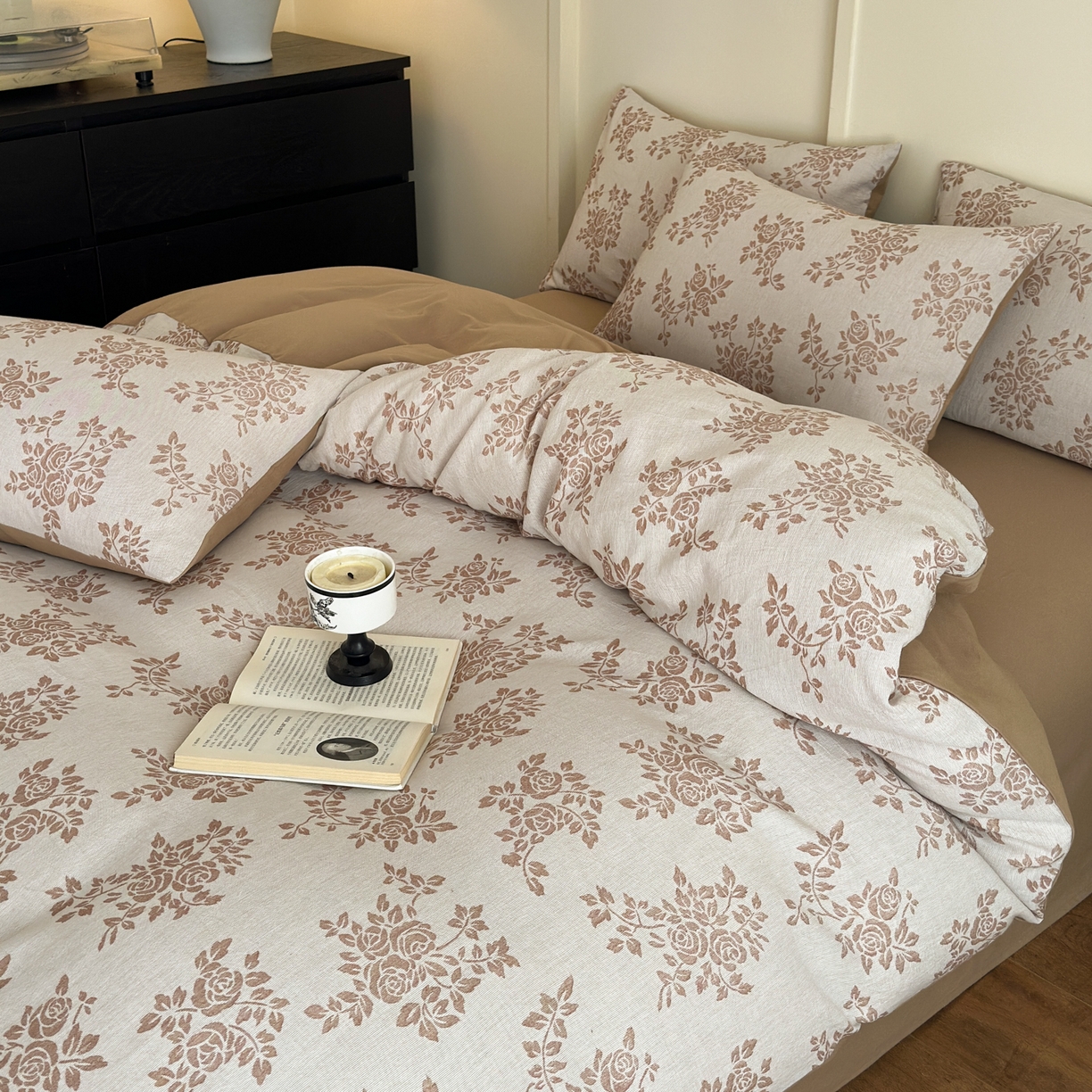 91家纺网 家纺一手货源 找家纺 小叮当家纺仓储工厂店 (买家秀 爆款花型 不断货)2025新款A类全棉纯棉加厚磨毛双层纱色织提花四件套 长夏驼