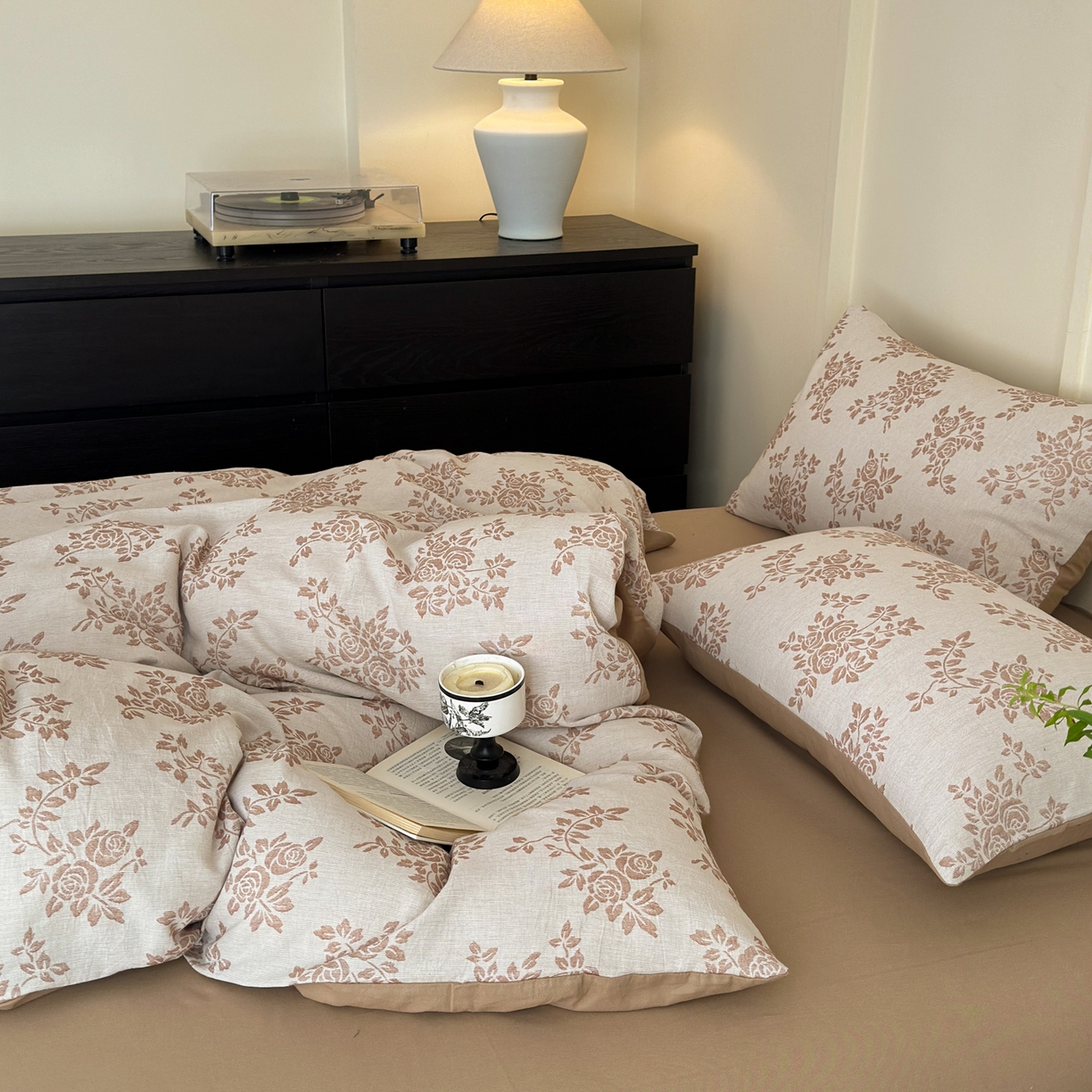 91家纺网 家纺一手货源 找家纺 小叮当家纺仓储工厂店 (买家秀 爆款花型 不断货)2025新款A类全棉纯棉加厚磨毛双层纱色织提花四件套 长夏驼