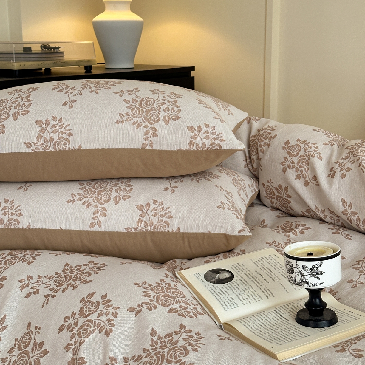 91家纺网 家纺一手货源 找家纺 小叮当家纺仓储工厂店 (买家秀 爆款花型 不断货)2025新款A类全棉纯棉加厚磨毛双层纱色织提花四件套 长夏驼