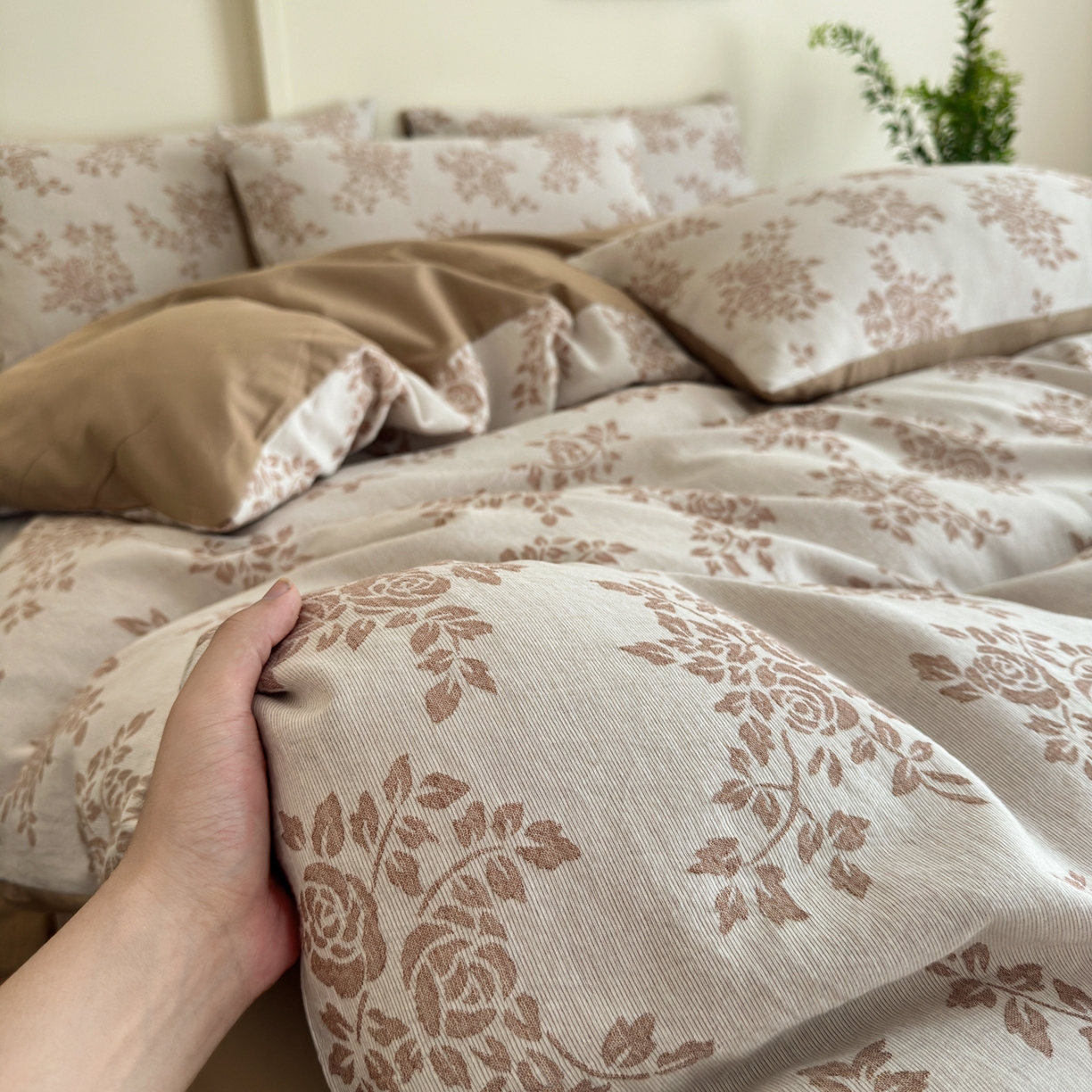 91家纺网 家纺一手货源 找家纺 小叮当家纺仓储工厂店 (买家秀 爆款花型 不断货)2025新款A类全棉纯棉加厚磨毛双层纱色织提花四件套 长夏驼