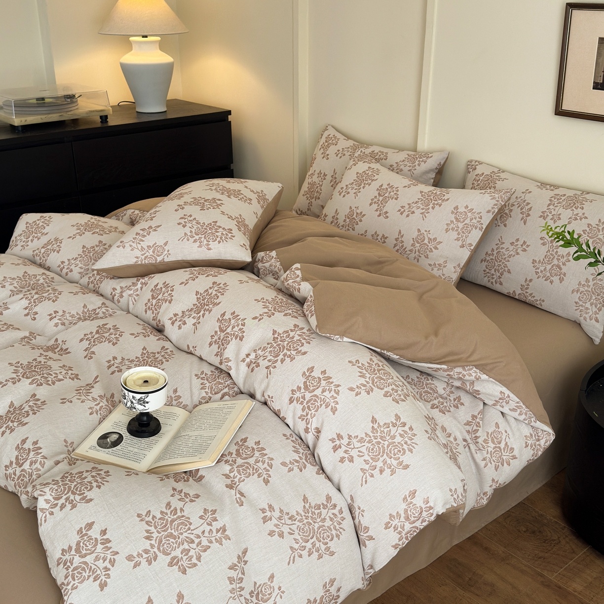 91家纺网 家纺一手货源 找家纺 小叮当家纺仓储工厂店 (买家秀 爆款花型 不断货)2025新款A类全棉纯棉加厚磨毛双层纱色织提花四件套 长夏驼