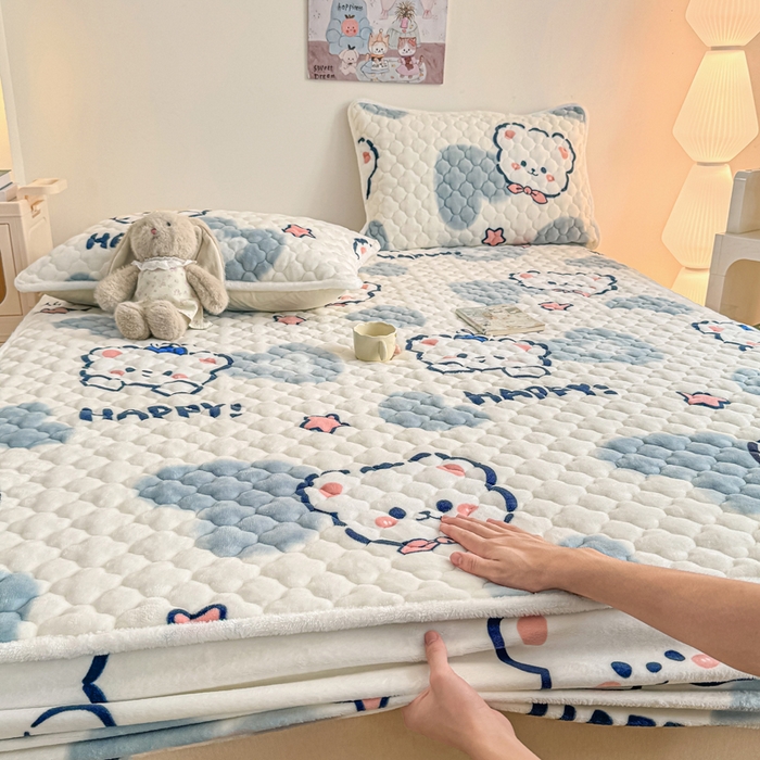 91家纺网 家纺一手货源 找家纺 小叮当家纺仓储工厂店 2025新款A类200g高克重牛奶绒印花夹棉床笠单品床笠床笠单件（提供买家秀） 爱心小熊