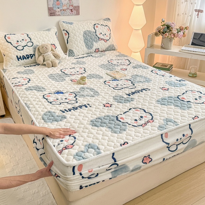 91家纺网 家纺一手货源 找家纺 小叮当家纺仓储工厂店 2025新款A类200g高克重牛奶绒印花夹棉床笠单品床笠床笠单件（提供买家秀） 爱心小熊