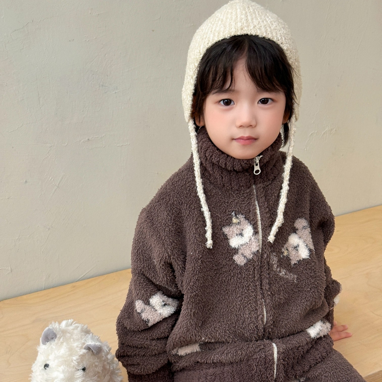 91家纺网 家纺一手货源 找家纺 妍景家居生活馆 2025新款儿童半边绒拉链款套装 哈基米深棕
