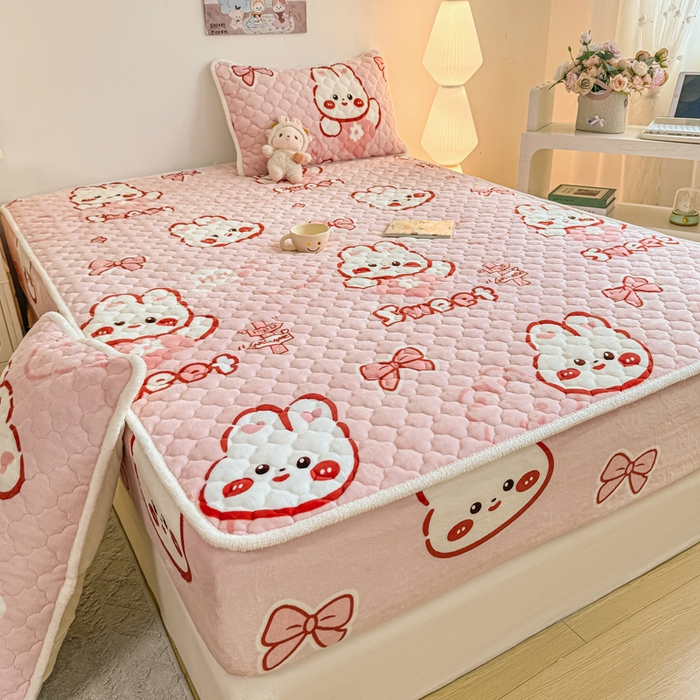 91家纺网 家纺一手货源 找家纺 小叮当家纺仓储工厂店 2025新款A类200g高克重牛奶绒印花夹棉床笠单品床笠床笠单件（提供买家秀） 甜粉兔兔