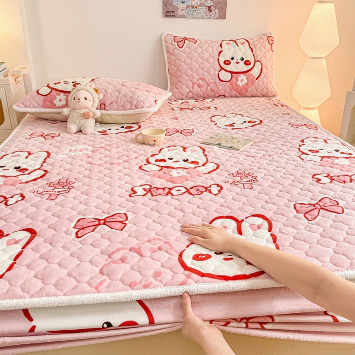 91家纺网 家纺一手货源 找家纺 小叮当家纺仓储工厂店 2025新款A类200g高克重牛奶绒印花夹棉床笠单品床笠床笠单件（提供买家秀） 甜粉兔兔