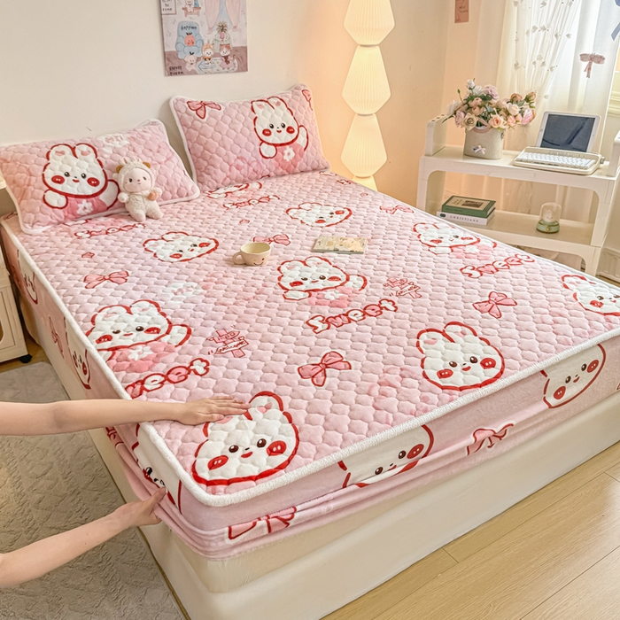 91家纺网 家纺一手货源 找家纺 小叮当家纺仓储工厂店 2025新款A类200g高克重牛奶绒印花夹棉床笠单品床笠床笠单件（提供买家秀） 甜粉兔兔