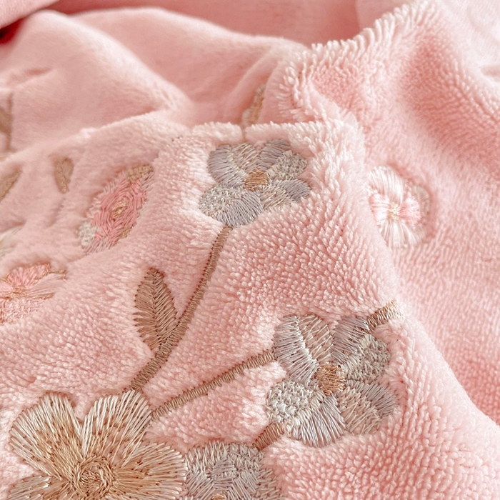 91家纺网 家纺一手货源 找家纺 （总）金绣美居 2025新款加厚牛奶绒韩版床盖款绣花手工花保暖四件套-白茶