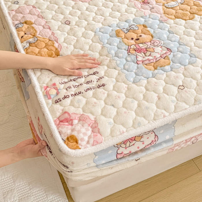 91家纺网 家纺一手货源 找家纺 小叮当家纺仓储工厂店 2025新款A类200g高克重牛奶绒印花夹棉床笠单品床笠床笠单件（提供买家秀） 熊宝玩偶