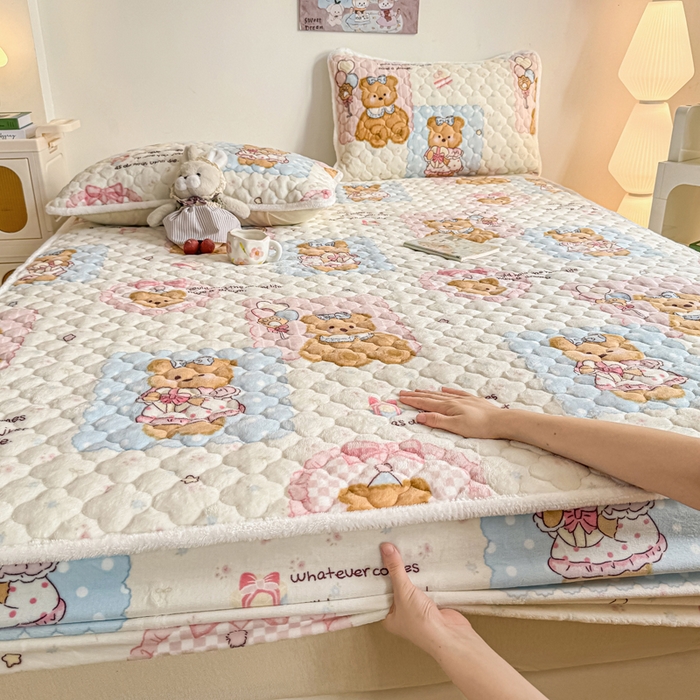 91家纺网 家纺一手货源 找家纺 小叮当家纺仓储工厂店 2025新款A类200g高克重牛奶绒印花夹棉床笠单品床笠床笠单件（提供买家秀） 熊宝玩偶